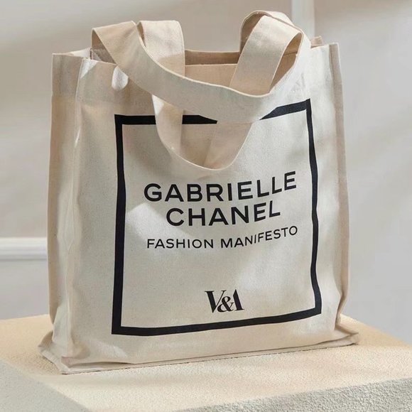 V&A Gabrielle Chanel. Fashion Manifesto natural tote bag - Picture 1 of 6